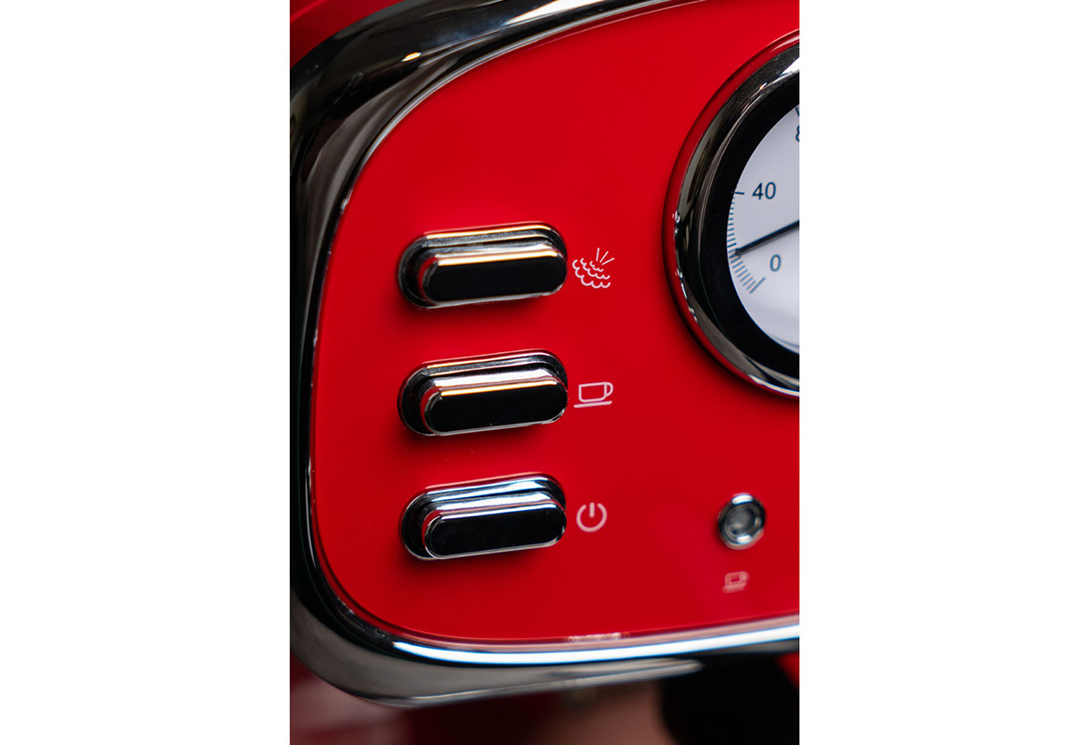 Απεικονίζεται κοντινό στα πλήκτρα.